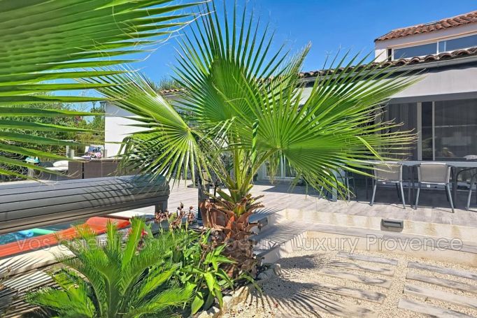 A louer MAISON  5 PIECES 125 M2 BORD DE MER LA CIOTAT