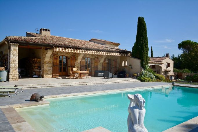 A louer MAISON  6 PIECES 250 M2  LE MUY