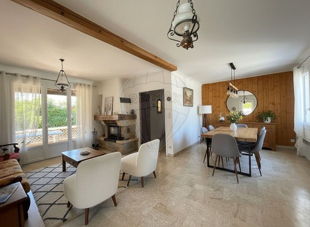 A louer MAISON  6 PIECES 118 M2 BORD DE MER LA SEYNE SUR MER