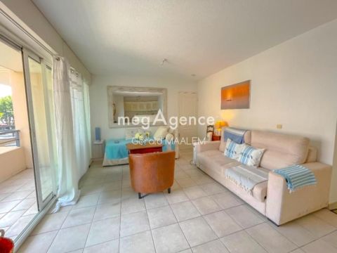 A louer STUDIO  29 M2 TERRASSE BORD DE MER SAINTE MAXIME