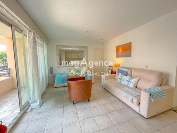 A louer STUDIO  29 M2 TERRASSE BORD DE MER SAINTE MAXIME