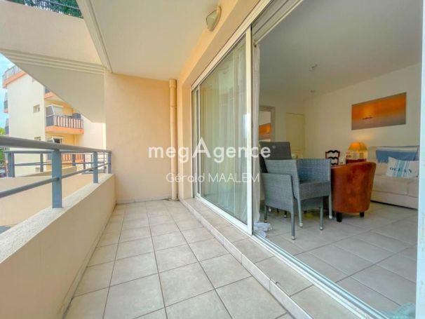 A louer STUDIO  29 M2 TERRASSE BORD DE MER SAINTE MAXIME