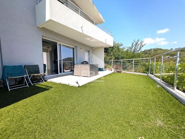 A louer APPARTEMENT DUPLEX T4 80 M2 TERRASSE BORD DE MER SAINT LAURENT DU VAR