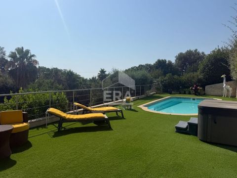 A louer MAISON  7 PIECES 236 M2 BORD DE MER CAGNES SUR MER