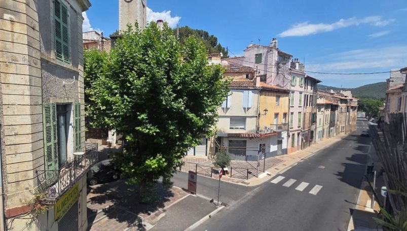 A louer APPARTEMENT DUPLEX T2 48 M2 TERRASSE  CUGES LES PINS