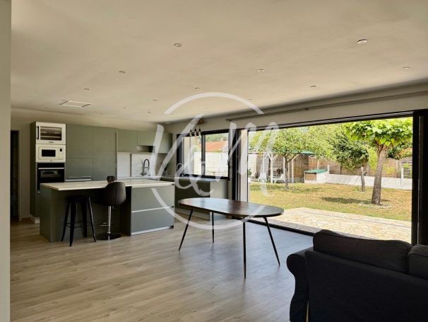 A vendre JOLIE Maison 5 PIECES 111 M&sup2; PLAIN PIED ARES