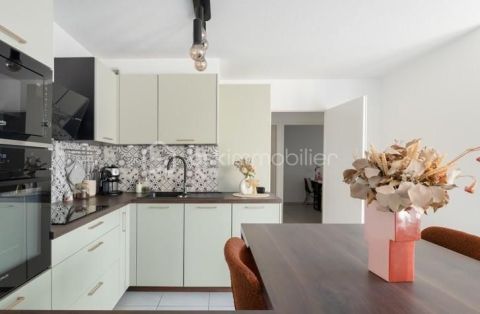 A louer APPARTEMENT T3 58 M2 TERRASSE BORD DE MER LATTES
