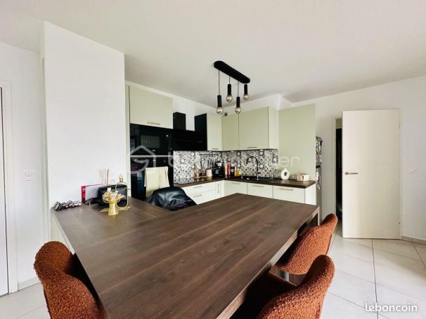 A louer APPARTEMENT T3 58 M2 TERRASSE BORD DE MER LATTES