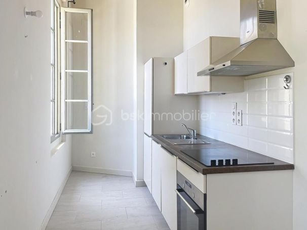 A louer APPARTEMENT T3 51 M2  NIMES