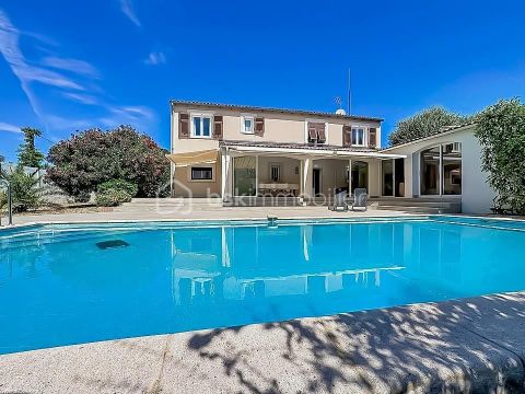 A louer MAISON  7 PIECES 222 M2  CASTRIES