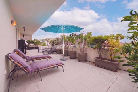 A louer APPARTEMENT DE PRESTIGE T4 96 M2 TERRASSE NIMES