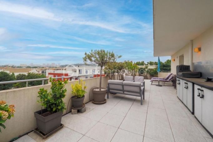 A louer APPARTEMENT DE PRESTIGE T4 96 M2 TERRASSE  NIMES