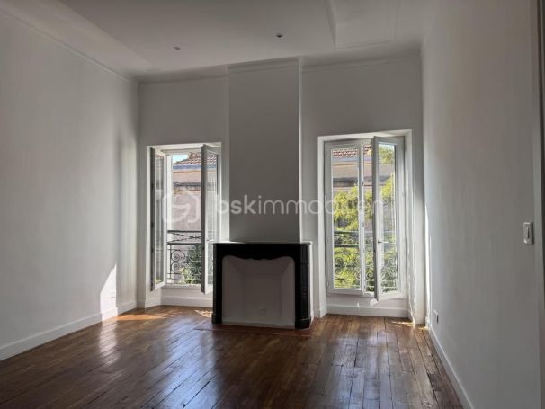 A louer APPARTEMENT T3 56 M2 BORD DE MER HYERES