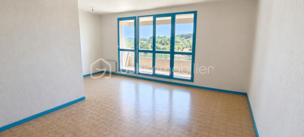A louer APPARTEMENT T3 66 M2 TERRASSE BORD DE MER LA SEYNE SUR MER