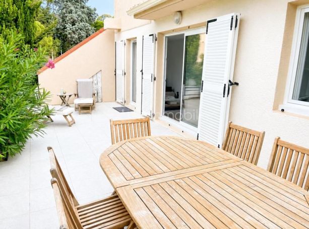 A louer STUDIO  36 M2 TERRASSE BORD DE MER SAINT CYPRIEN