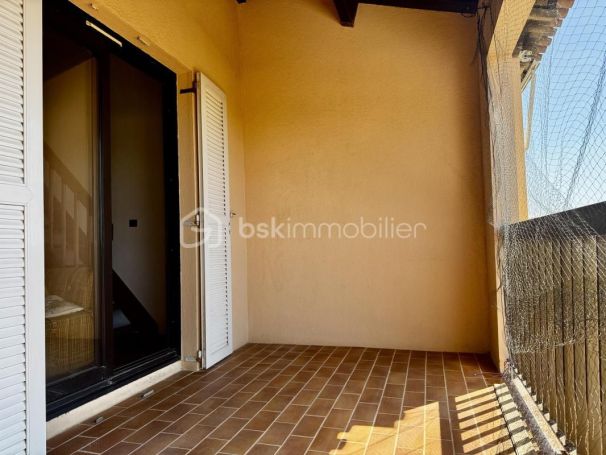 A louer APPARTEMENT DUPLEX T3 39 M2 TERRASSE VUE MER SIX FOURS LES PLAGES