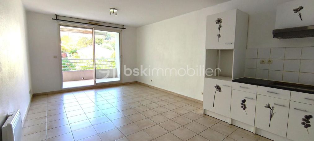 A louer APPARTEMENT T3 64 M2 TERRASSE BORD DE MER LA SEYNE SUR MER