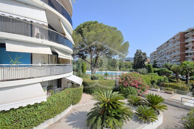 A louer APPARTEMENT T2 44 M2 BORD DE MER MANDELIEU LA NAPOULE