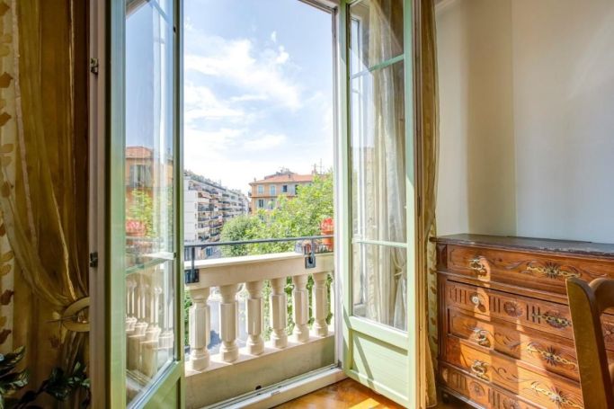 A louer APPARTEMENT T3 66 M2 BORD DE MER NICE