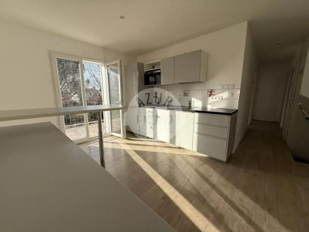 A louer MAISON  CONTEMPORAINE  SAINT ZACHARIE