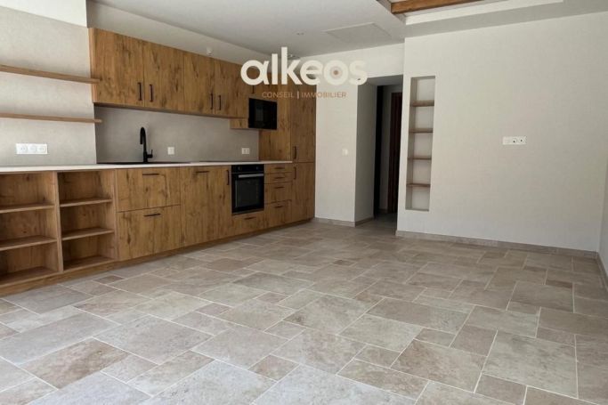 A louer MAISON CONTEMPORAINE BORD DE MER LE LAVANDOU