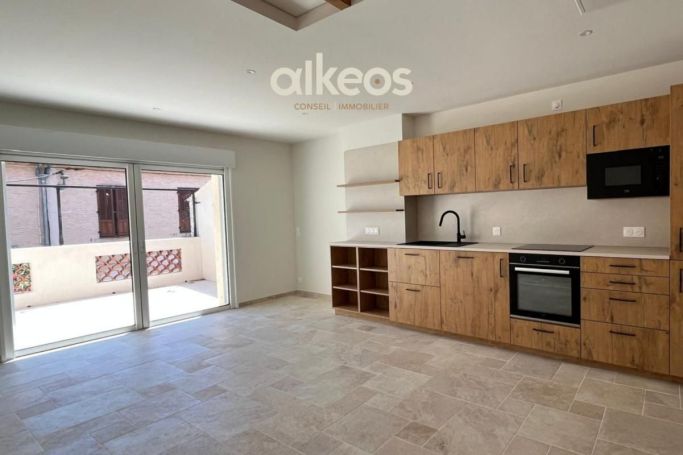 A louer MAISON CONTEMPORAINE BORD DE MER LE LAVANDOU
