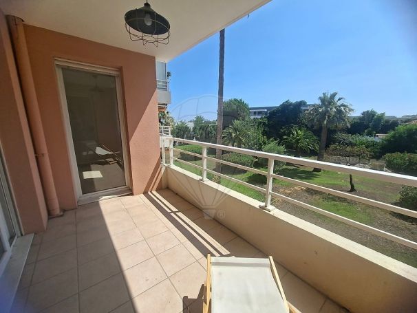A louer APPARTEMENT T2 45 M2 TERRASSE BORD DE MER VILLENEUVE LOUBET