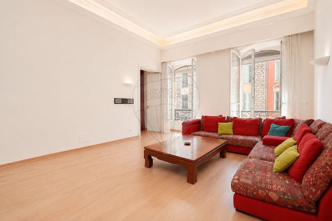 A louer APPARTEMENT T5 149 M2 BORD DE MER NICE