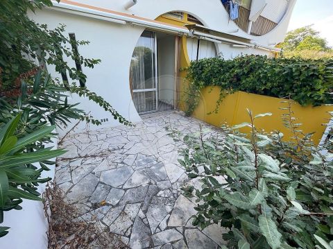 A louer STUDIO  23 M2 TERRASSE BORD DE MER LA GRANDE MOTTE