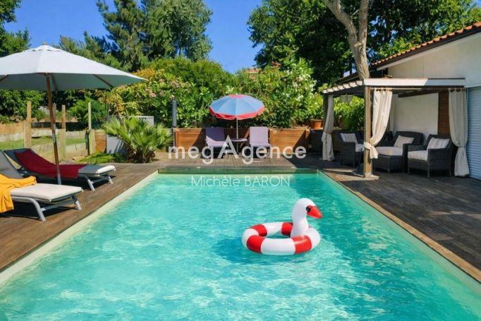 A vendre MAISON  5 PIECES 140 M2 BORD DE MER MOLIETS ET MAA