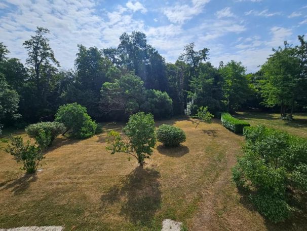 A louer LONGèRE  10 PIECES 292 M2  SAINT PIERRE LA NOUE