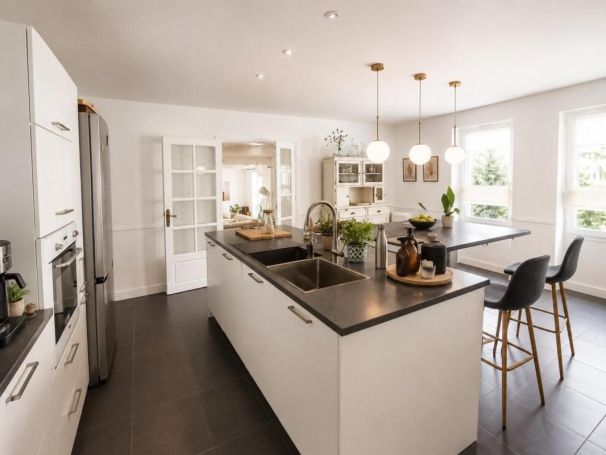 A louer MAISON  7 PIECES 185 M2  NANTES