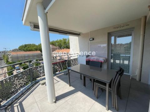 A louer APPARTEMENT T3 64 M2 TERRASSE BORD DE MER SIX FOURS LES PLAGES