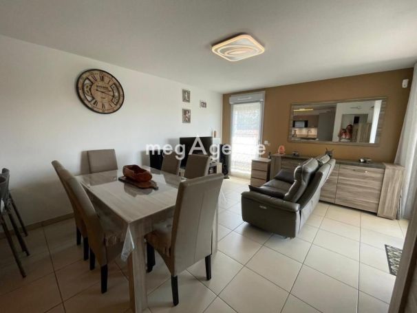 A louer APPARTEMENT T3 64 M2 TERRASSE BORD DE MER SIX FOURS LES PLAGES