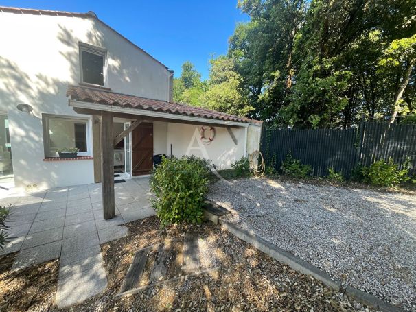 A vendre MAISON  5 PIECES 81 M2 BORD DE MER JARD SUR MER