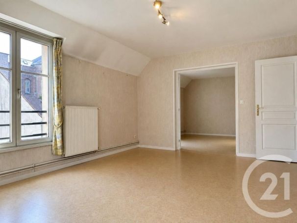 A louer APPARTEMENT T5 100 M2 BORD DE MER MONTREUIL SUR MER