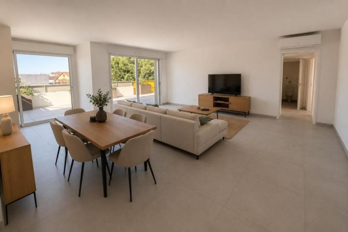 A louer APPARTEMENT T4 93 M2  NIMES