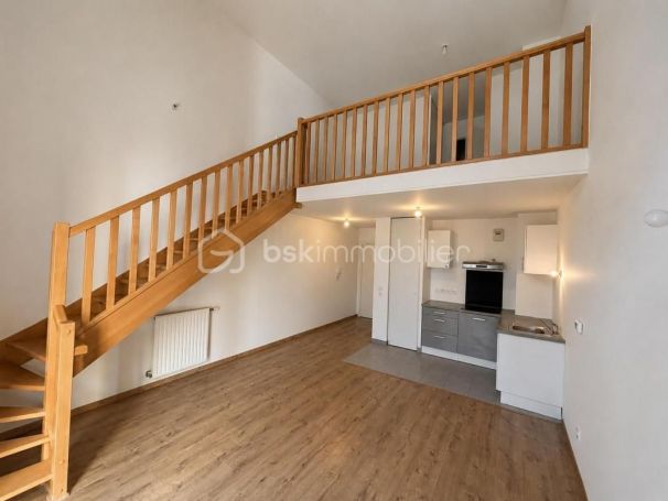 A louer LOFT DUPLEX T2 43 M2 TERRASSE  BORDEAUX