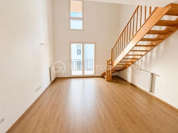 A louer LOFT DUPLEX T2 43 M2 TERRASSE  BORDEAUX