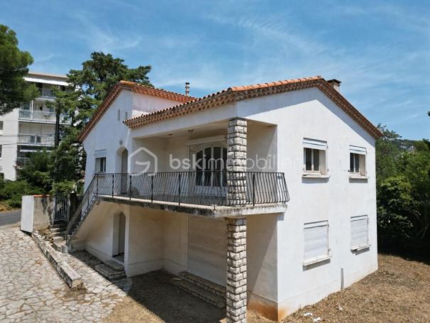 A louer APPARTEMENT T4 88 M2 TERRASSE VUE MER SETE