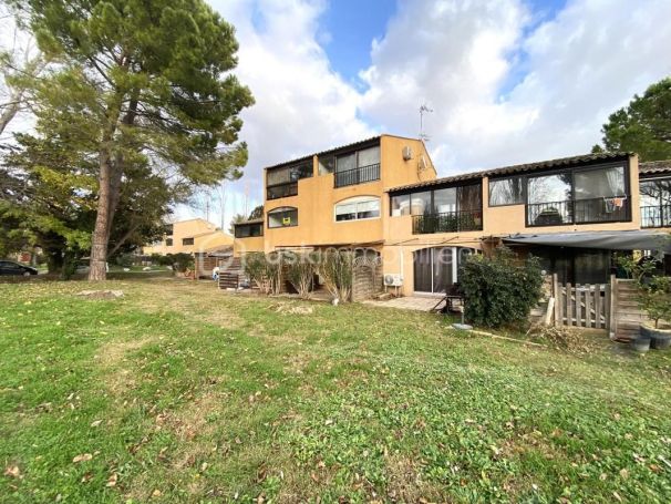 A louer APPARTEMENT T2 32 M2 TERRASSE BORD DE MER ARLES
