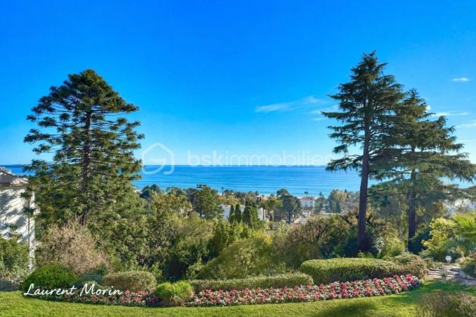 A louer APPARTEMENT T3 87 M2 TERRASSE VUE MER CANNES