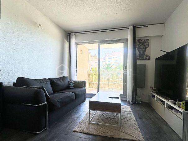 A louer APPARTEMENT T2 47 M2 TERRASSE VUE MER HYERES