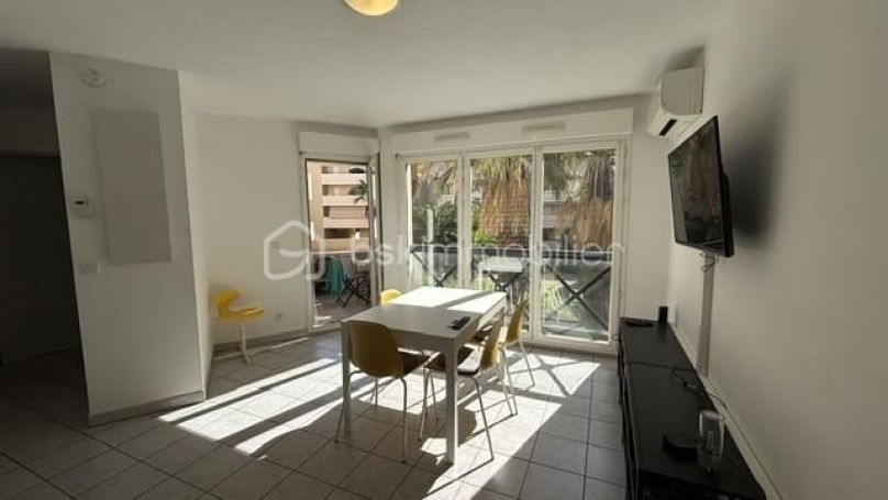 A louer APPARTEMENT T2 41 M2 BORD DE MER HYERES