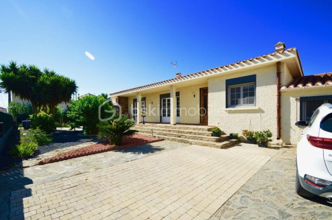 A louer MAISON  4 PIECES 116 M2 BORD DE MER SAINT LAURENT DE LA SALANQUE