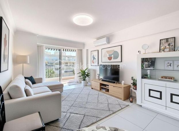 A louer APPARTEMENT T3 67 M2 BORD DE MER CANNES