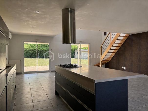 A louer MAISON  7 PIECES 186 M2  MOUILLERON LE CAPTIF