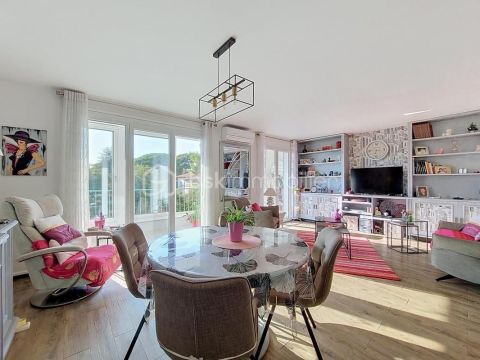 A louer APPARTEMENT DE PRESTIGE T4 76 M2 TERRASSE BORD DE MER SIX FOURS LES PLAGES