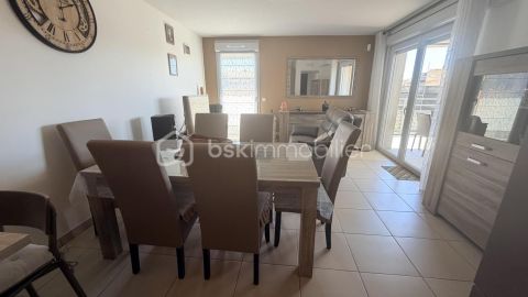 A louer APPARTEMENT T3 63 M2 TERRASSE BORD DE MER SIX FOURS LES PLAGES