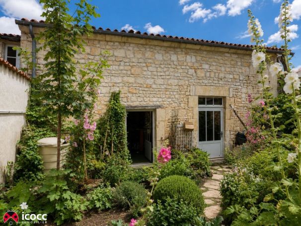 A louer MAISON  DE MAîTRE  LUCON